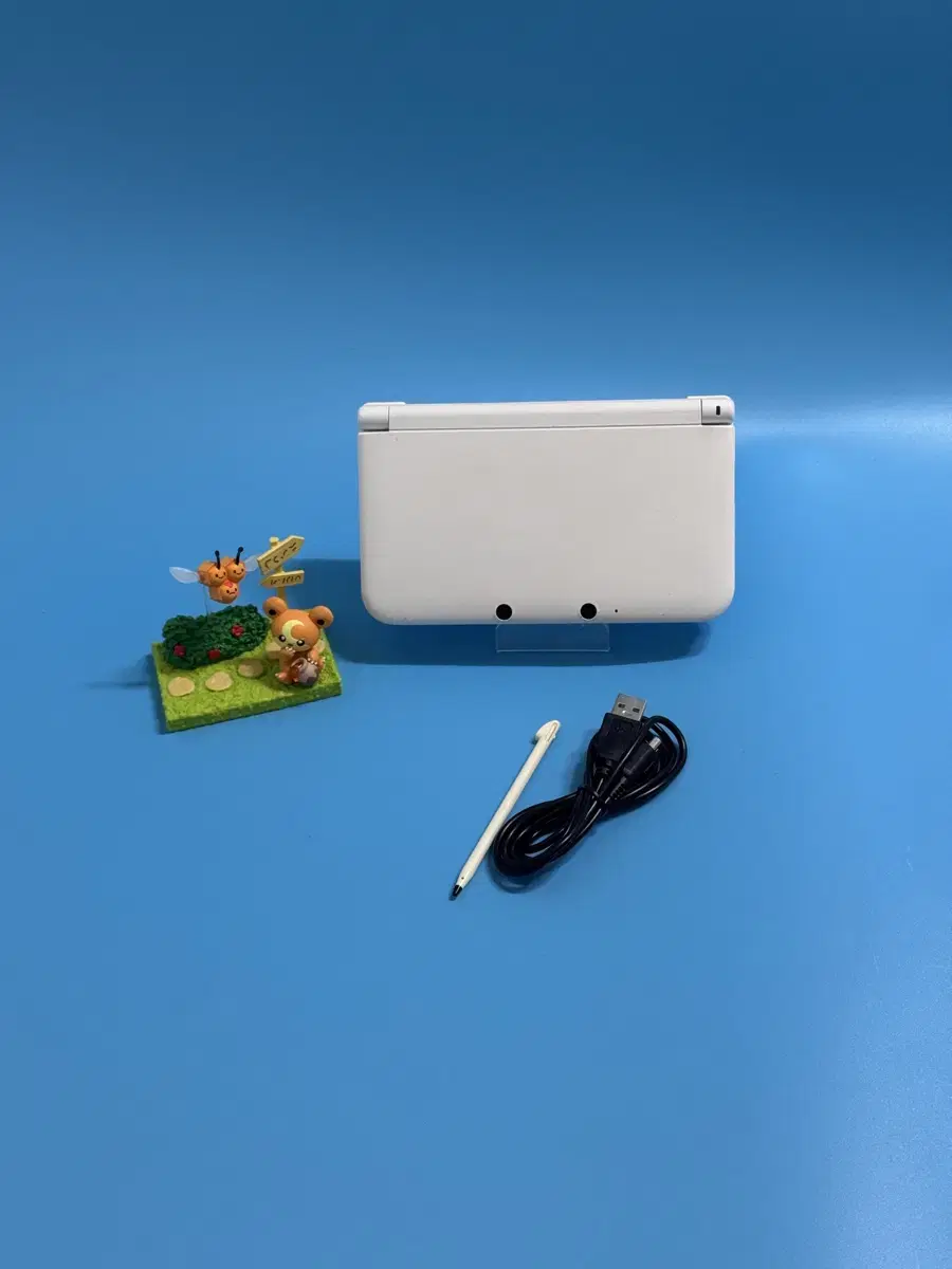 닌텐도 3DSXL 화이트 (국내정발 , 풀구성 , 작동이상무)